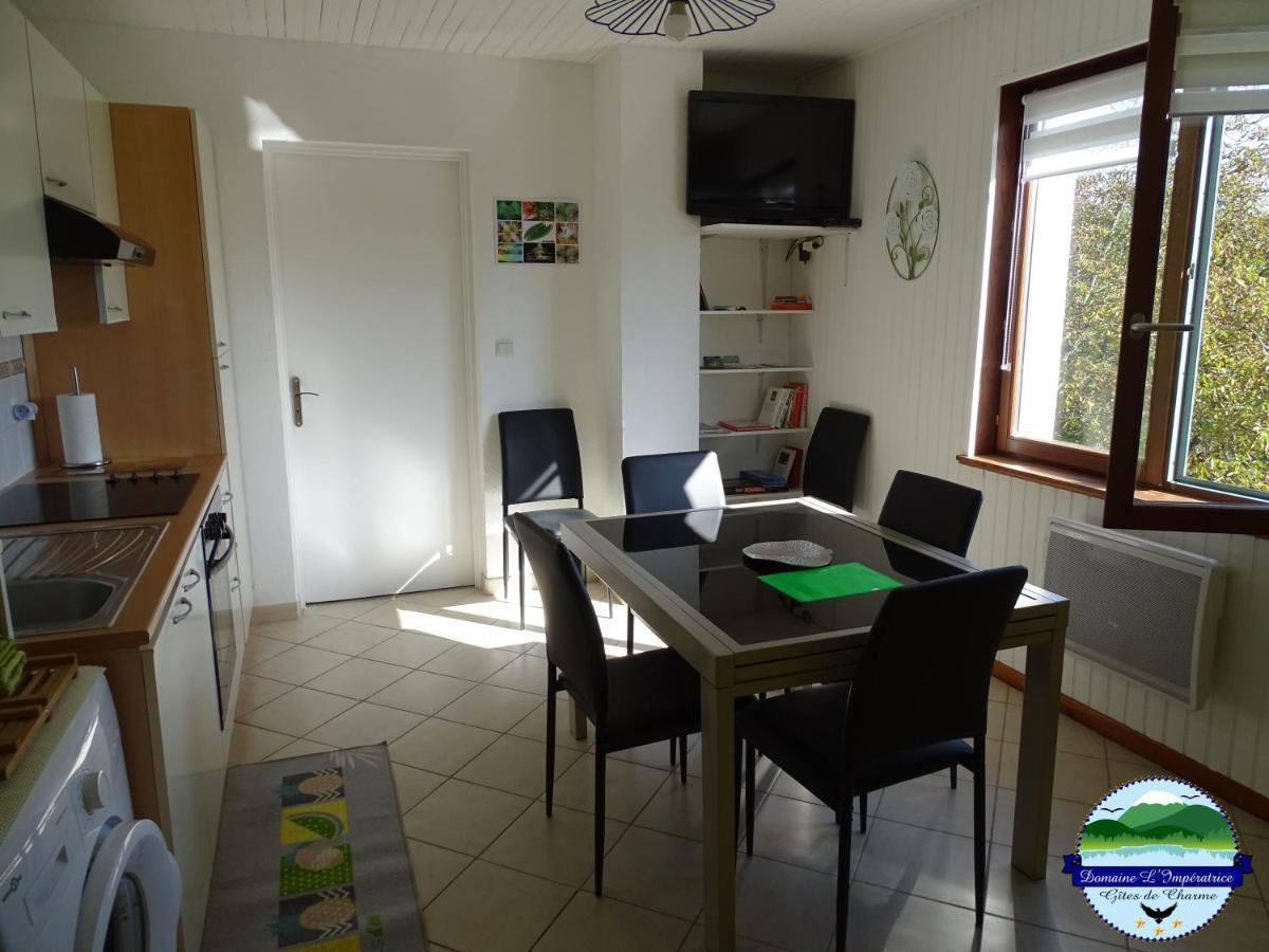 Domaine L'Imperatrice Apartment พลอมบิแอร์ส-เลส์-แบ็งส์ ภายนอก รูปภาพ