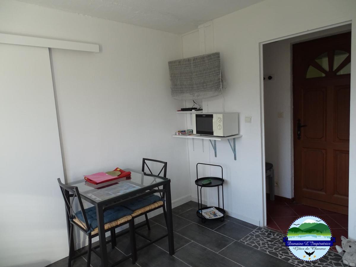 Domaine L'Imperatrice Apartment พลอมบิแอร์ส-เลส์-แบ็งส์ ภายนอก รูปภาพ